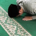 নামাজ: মুমিনের মেরাজ ও আল্লাহর নৈকট্য লাভের শ্রেষ্ঠ উপায়