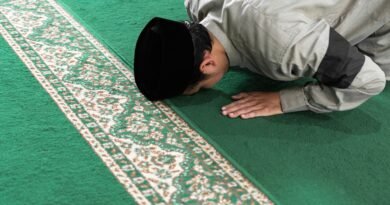 নামাজ: মুমিনের মেরাজ ও আল্লাহর নৈকট্য লাভের শ্রেষ্ঠ উপায়